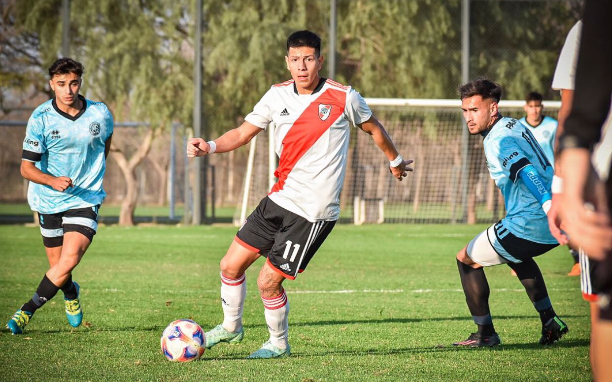 ¿Quién es Tobías Leiva? El juvenil que convirtió en su primer partido y recibió elogios de Demichelis
