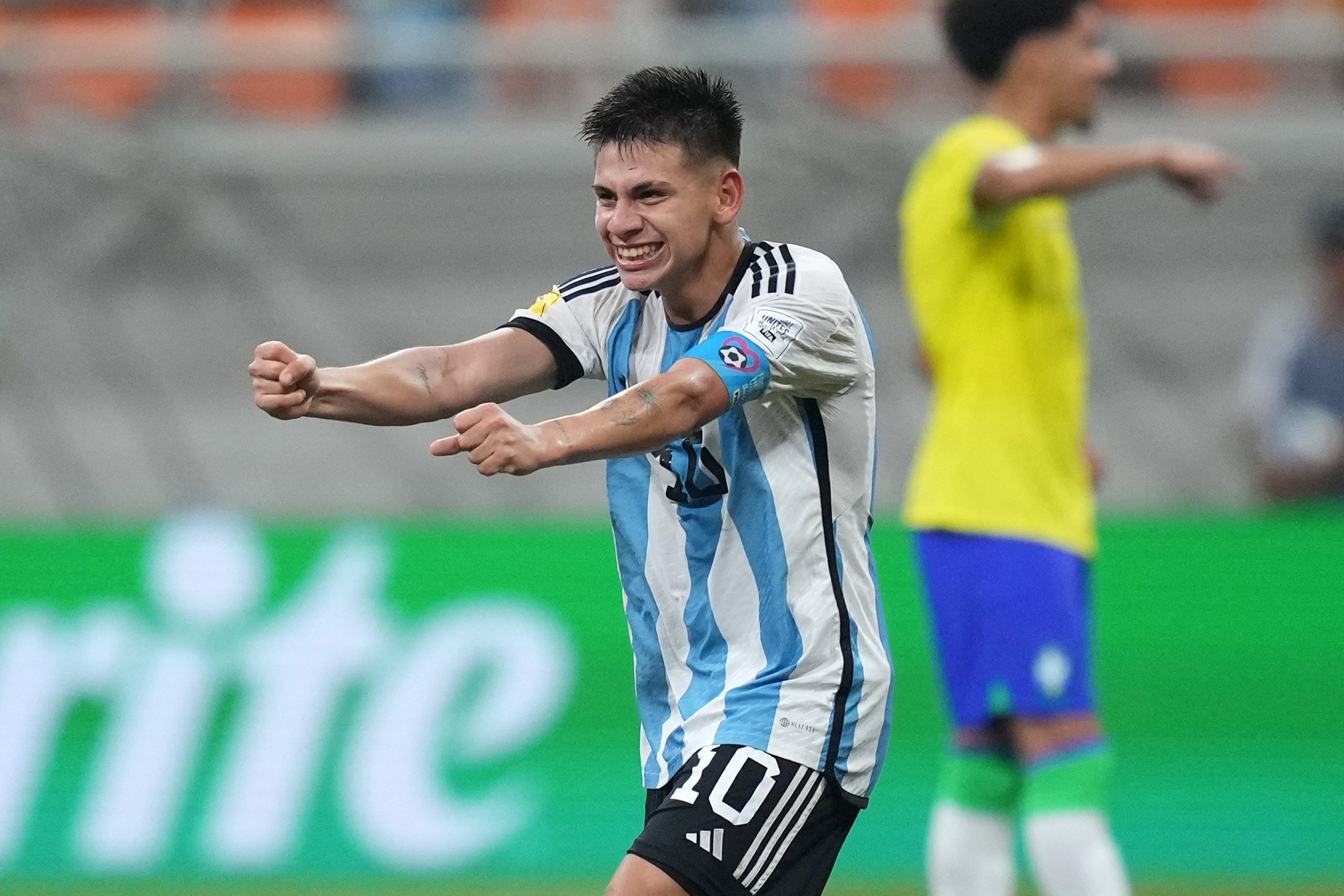¡Con gigantes incluidos! En Europa revelaron qué clubes siguen al Diablito Echeverri