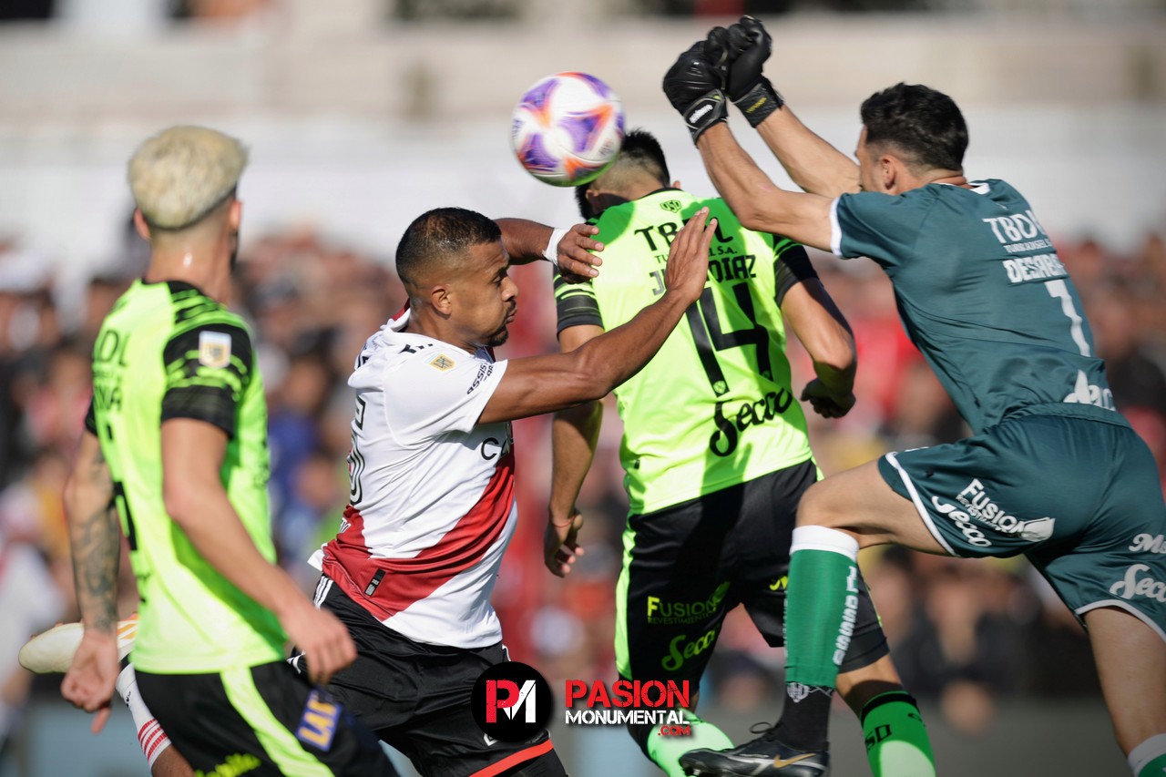 Las fotos de la derrota de River ante Barracas Central en el estadio Claudio "Chiqui" Tapia