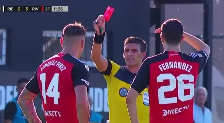 Se publicaron los audios del VAR en el penal y la roja anulada a González Pirez: "Merlos, me equivoqué en algo..."