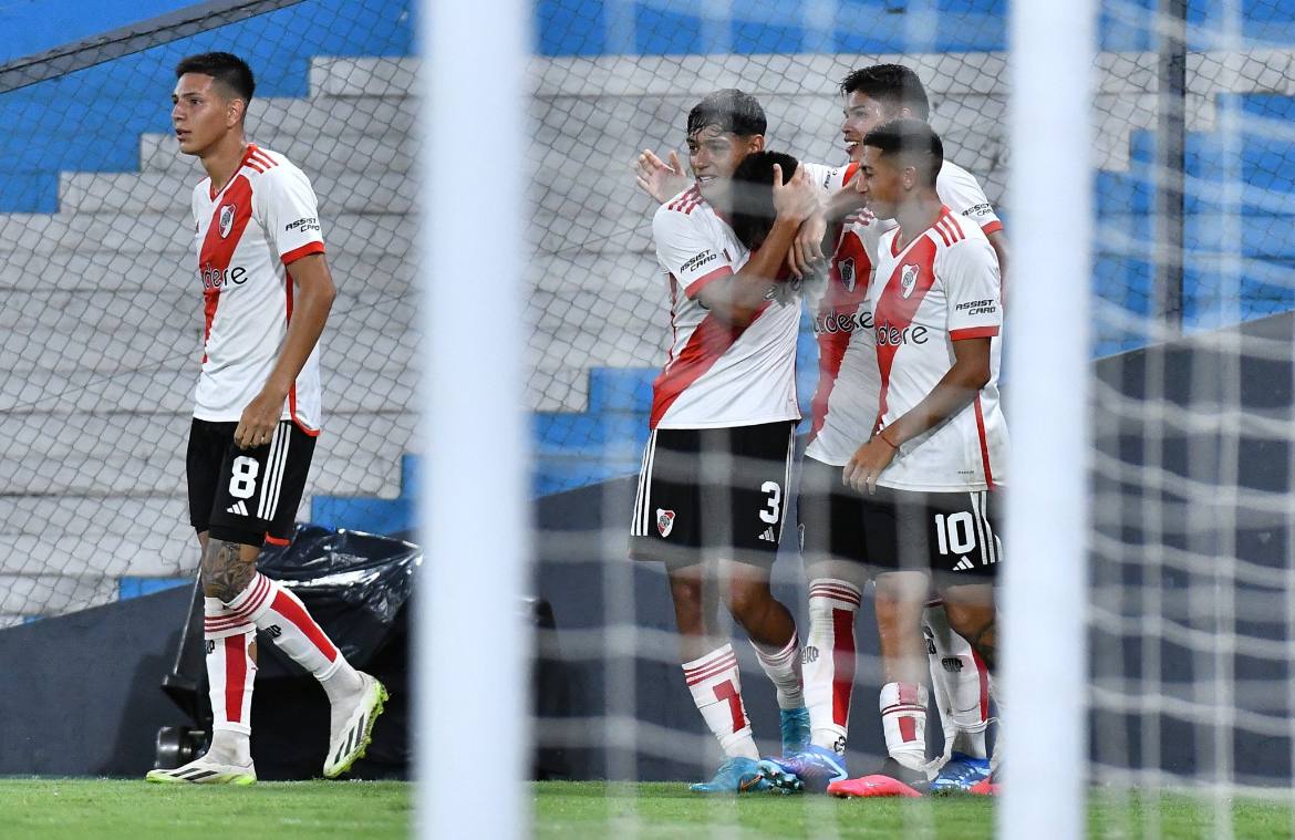 Triunfazo de la Reserva de River ante Racing en el Cilindro y tremendo gol de Subiabre
