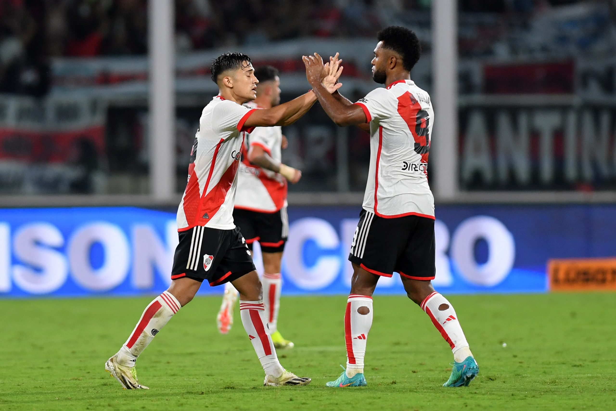 CORDOBA, ARGENTINA - MARCH 13: Pablo Solari of River Plate celebrates after scoring the team's first goal with teammate Miguel Borja during the Supercopa Argentina 2024 match between River Plate and Estudiantes de la Plata at Mario Alberto Kempes Stadium on March 13, 2024 in Cordoba, Argentina. (Photo by Hernan Cortez/Getty Images)