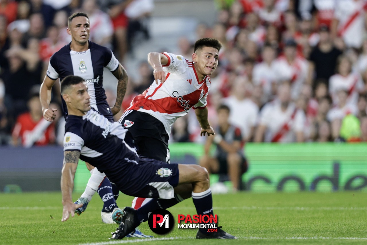 Claudio Echeverri rompió el silencio y explicó el "no voy a renovar con River" del año pasado