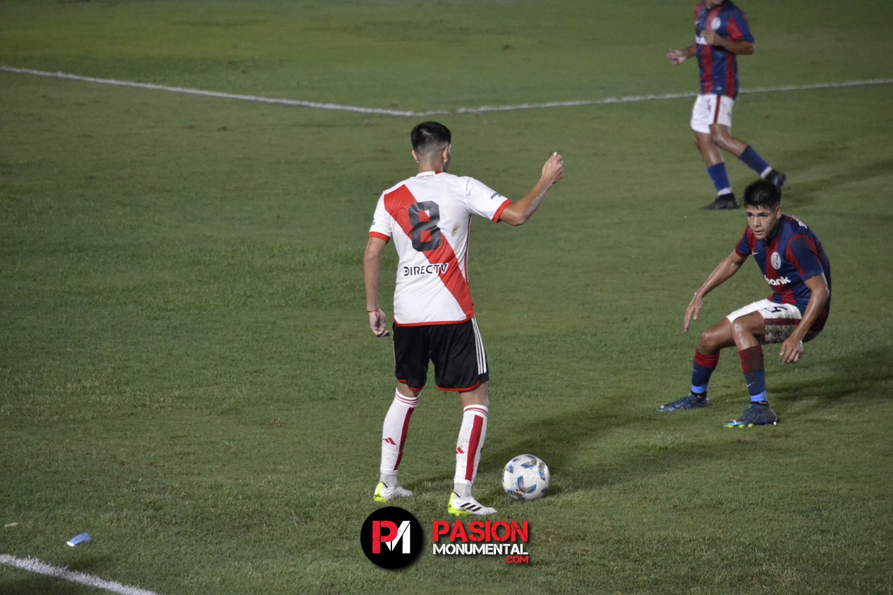 La Reserva de River goleó a Barracas Central de visitante