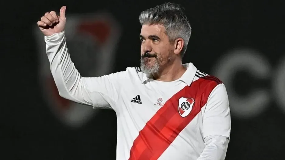 Ganó el Senior de River ante Banfield y sigue puntero