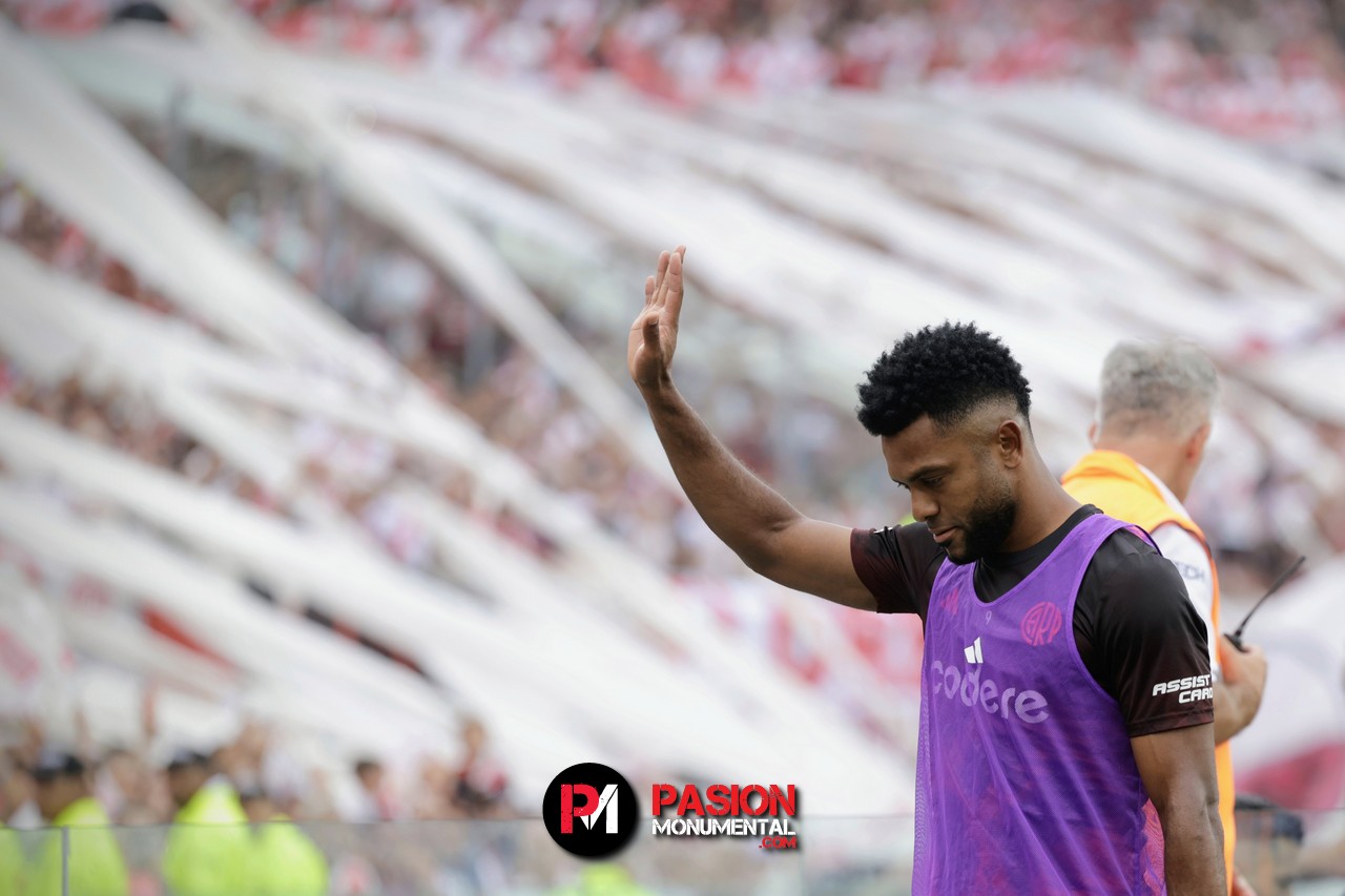 Los hinchas de River eligieron quién tiene que jugar por Borja