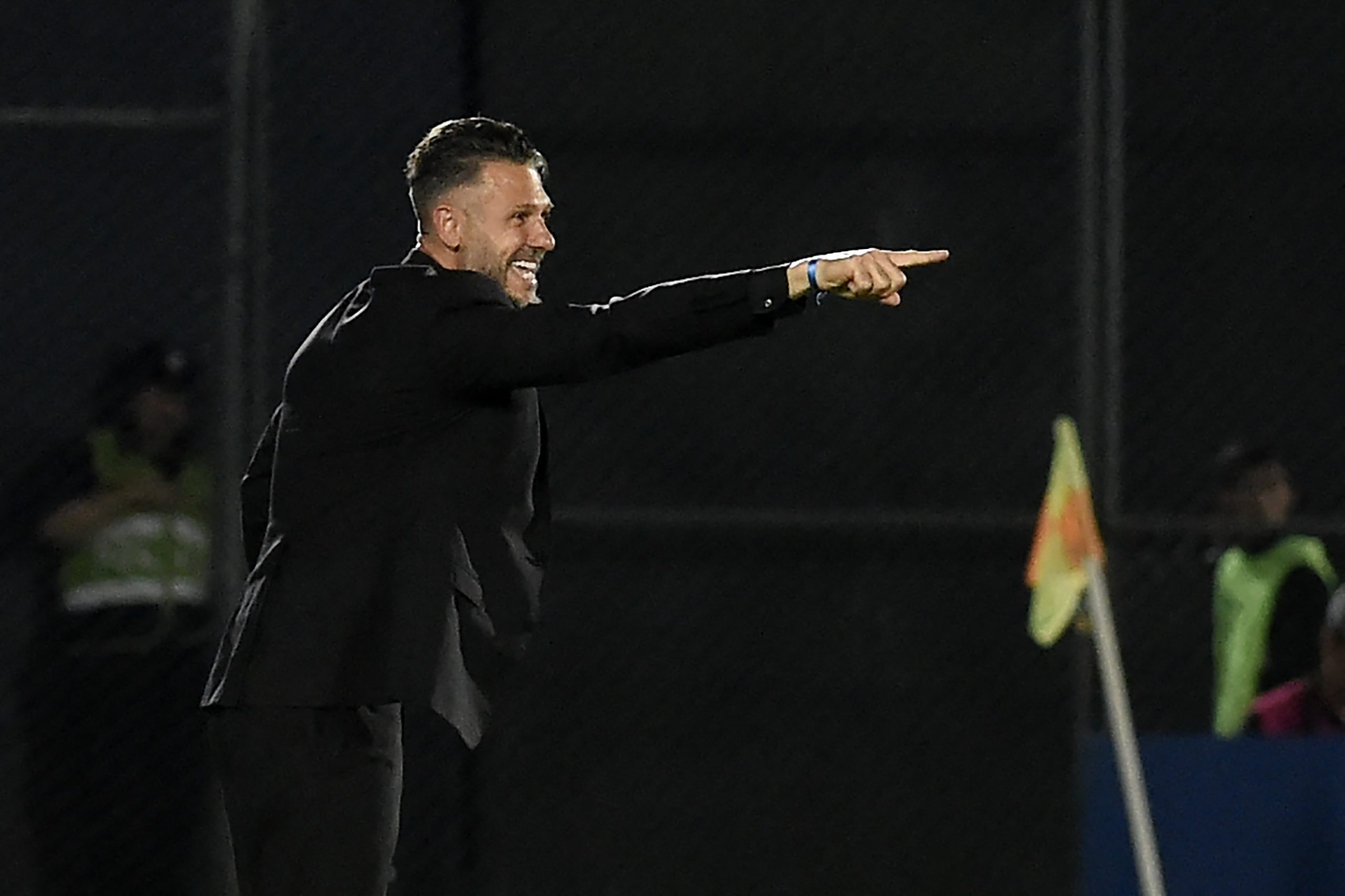 River Plate's head coach Martin Demichelis gestures during the Copa Libertadores group stage first leg football match between Paraguay's Libertad and Argentina's River Plate at the Defensores del Chaco Stadium in Asuncion on April 24, 2024. (Photo by NORBERTO DUARTE / AFP) (Photo by NORBERTO DUARTE/AFP via Getty Images)
