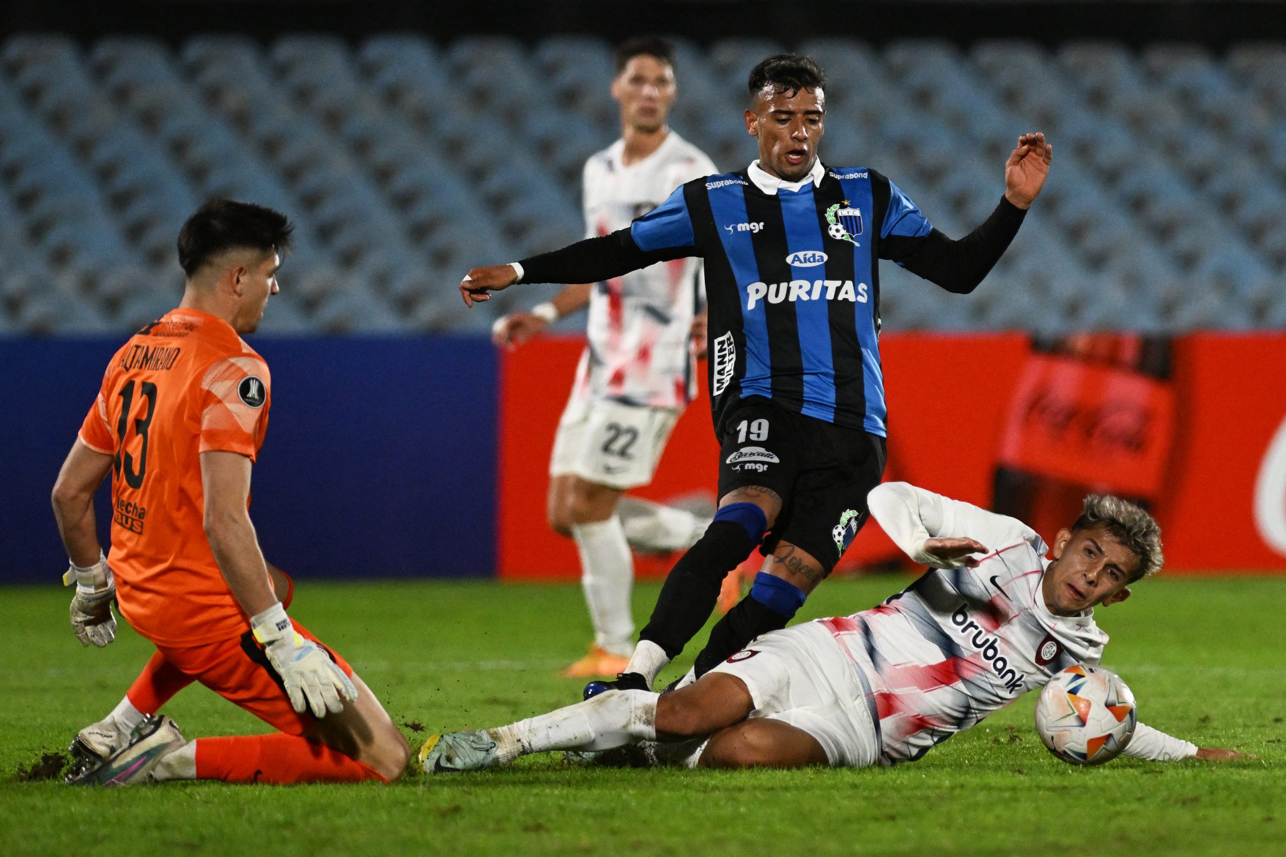 Liverpool's forward Luciano Rodriguez (C) fights for the ball with San Lorenzo's goalkeeper Facundo Altamirano (L) and San Lorenzo's midfielder Elian Irala during the Copa Libertadores group stage first leg football match between Uruguay's Liverpool and Argentina's San Lorenzo at the Centenario Stadium in Montevideo on April 23, 2024. (Photo by Eitan ABRAMOVICH / AFP) (Photo by EITAN ABRAMOVICH/AFP via Getty Images)
