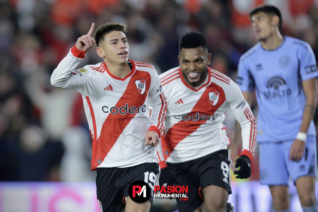 Echeverri: "Dentro de la cancha soy uno más y me pongo a cantar"