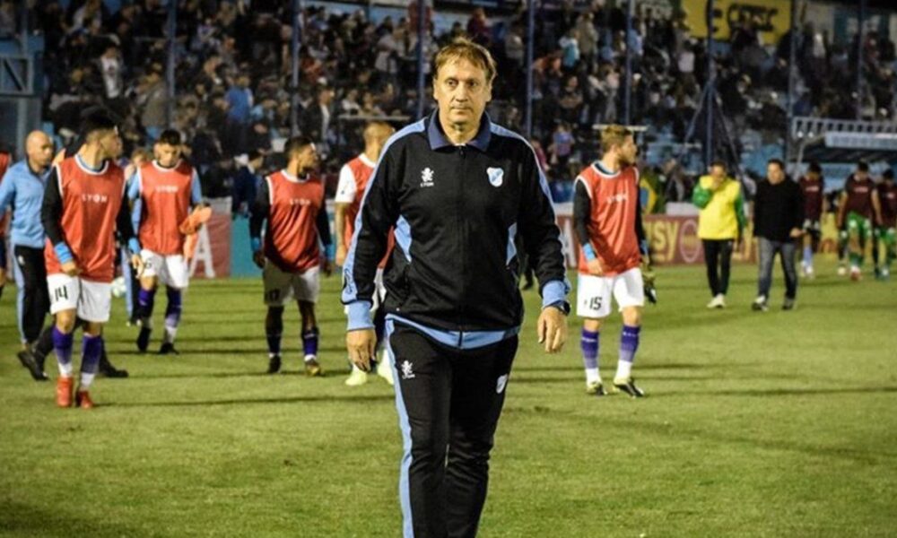 El DT de Temperley defendió el lenguaje corporal de Demichelis