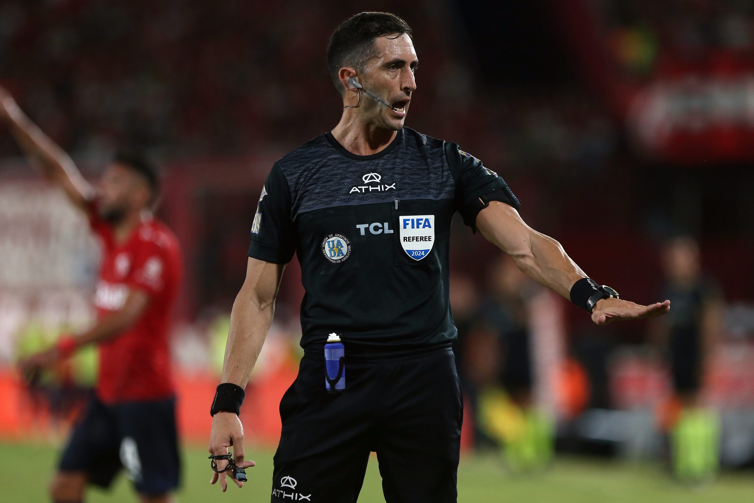 AVELLANEDA, ARGENTINA - MARCH 9: Referee Nazareno Arasa gestures during a Copa de la Liga Profesional 2024 Group A match between Independiente and River Plate at Estadio Libertadores de America on March 9, 2024 in Avellaneda, Argentina. (Photo by Daniel Jayo/Getty Images)