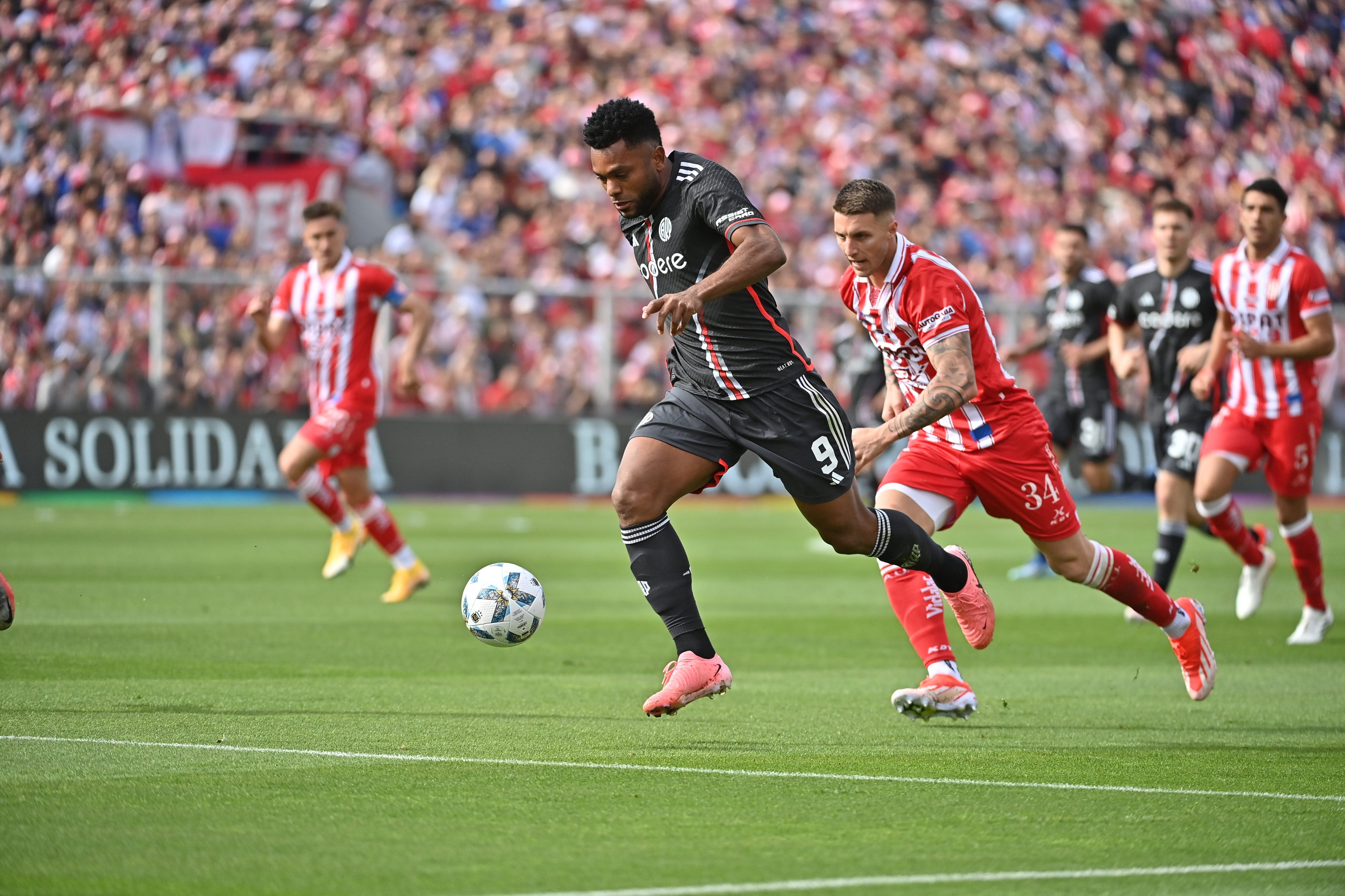 En un partido sin sobresaltos, River igualó sin goles ante Unión de Santa Fe