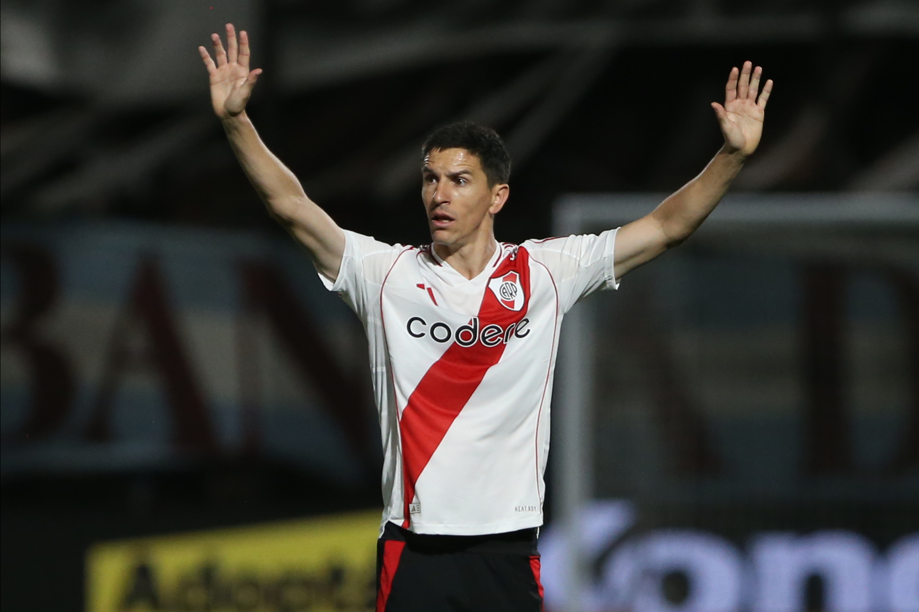 VICENTE LOPEZ, ARGENTINA - OCTOBER 6: Ignacio Fernandez of River Plate gestures during the Liga Profesional 2024 match between Platense and River Plate at Estadio Ciudad de Vicente Lopez on October 6, 2024 in Vicente Lopez, Argentina. (Photo by Daniel Jayo/Getty Images)