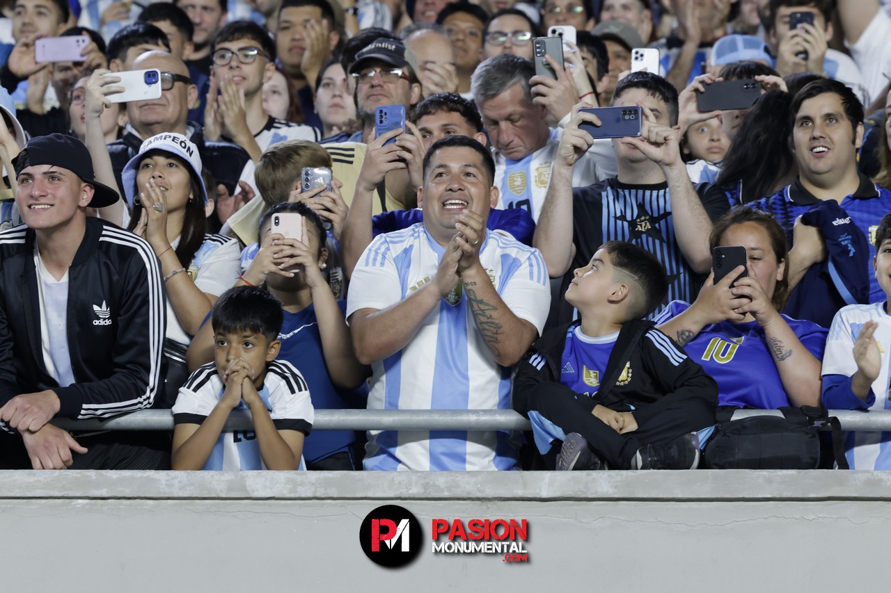 ¡Buscate de Selección en la goleada Monumental de Argentina ante Bolivia!
