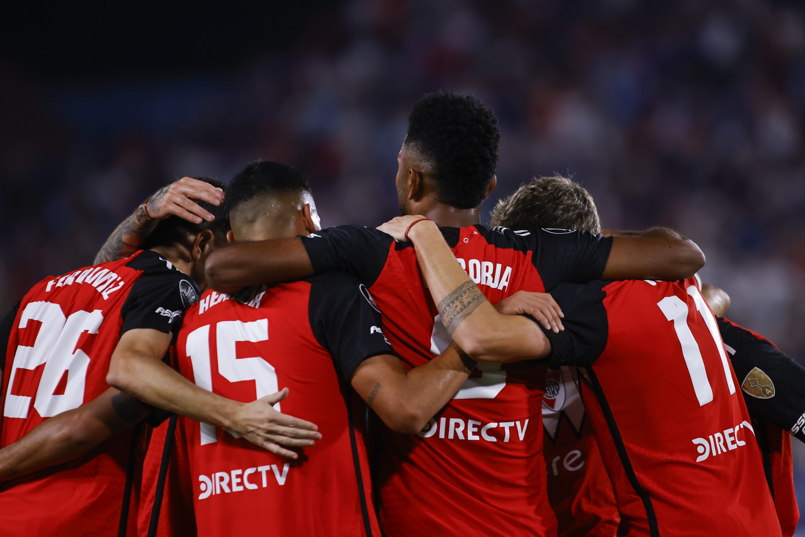 MONTEVIDEO, URUGUAY - MAY 07: Miguel Borja of River Plate celebrates with his teammates after scoring the first goal of his team during a Copa CONMEBOL Libertadores 2024 Group H match between River Plate and Nacional at Gran Parque Central on May 07, 2024 in Montevideo, Uruguay. (Photo by Ernesto Ryan/Getty Images)