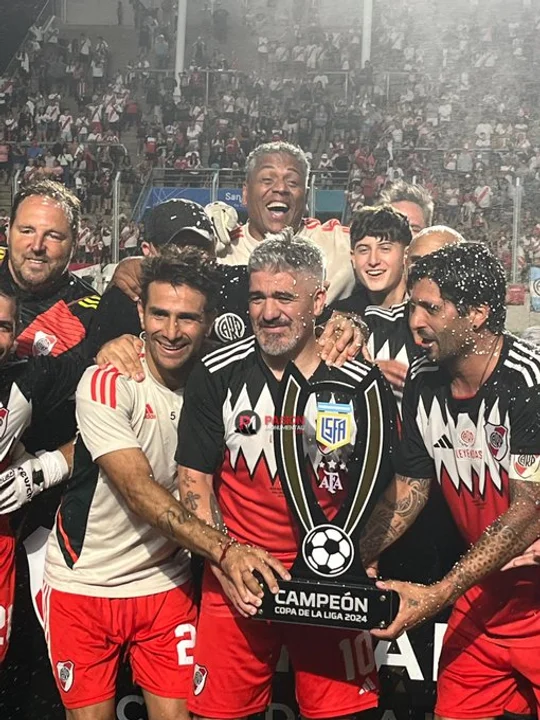 El Senior de River gritó campeón